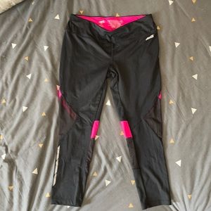 Hot Pink Striped Avia Workout Capri’s 💖